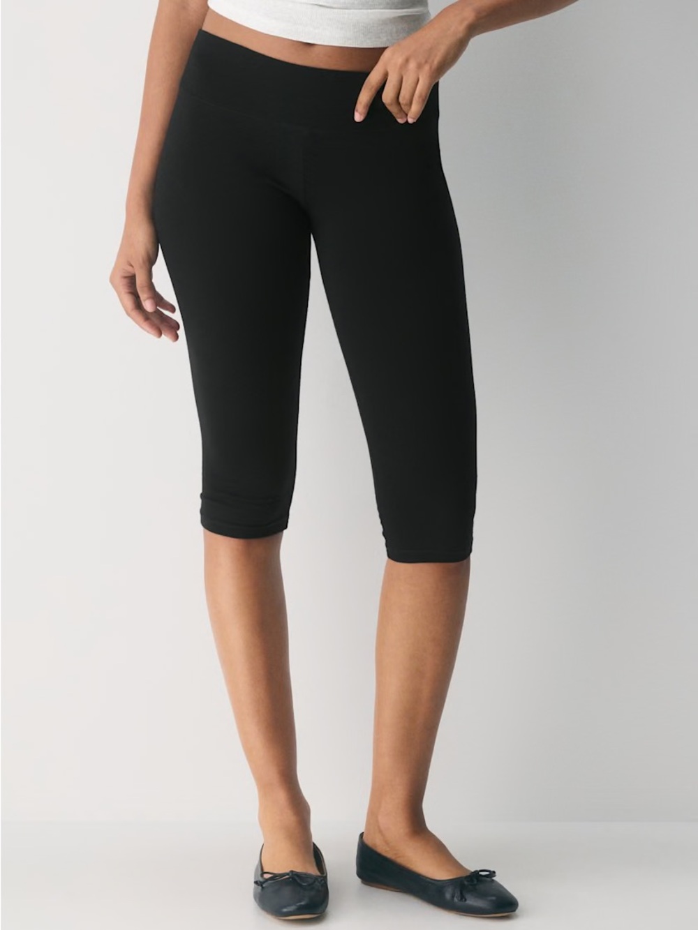 TNA Aritzia Black Capri Leggings Size Medium Cotton Stretch Athletic Casual